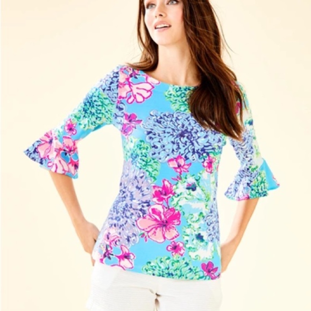 Lilly Pulitzer Fontaine Bell sleeve top in Flowers and friends.  Size large